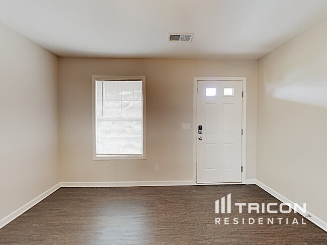 Foto del edificio - 715 Dawsons Park Wy