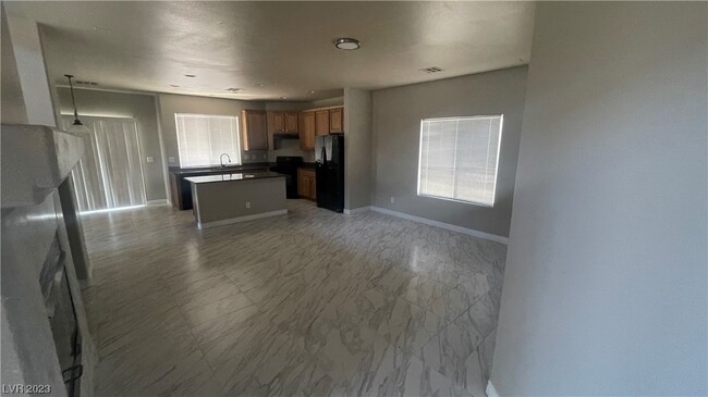 Foto del edificio - 121 Whitney Breeze Ave
