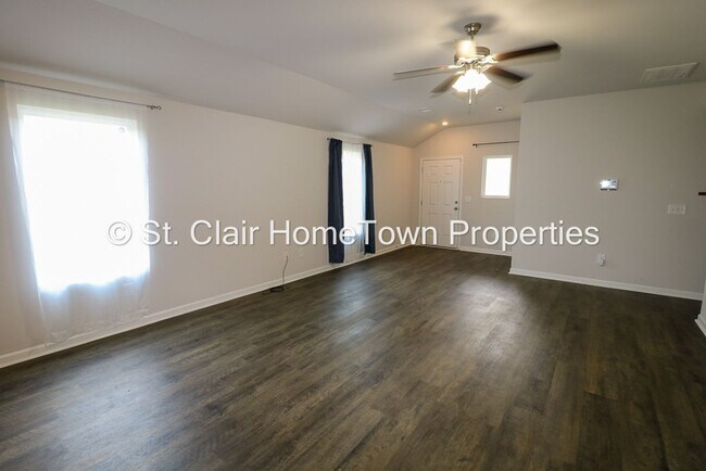 Foto del edificio - 80 Cypress Ct