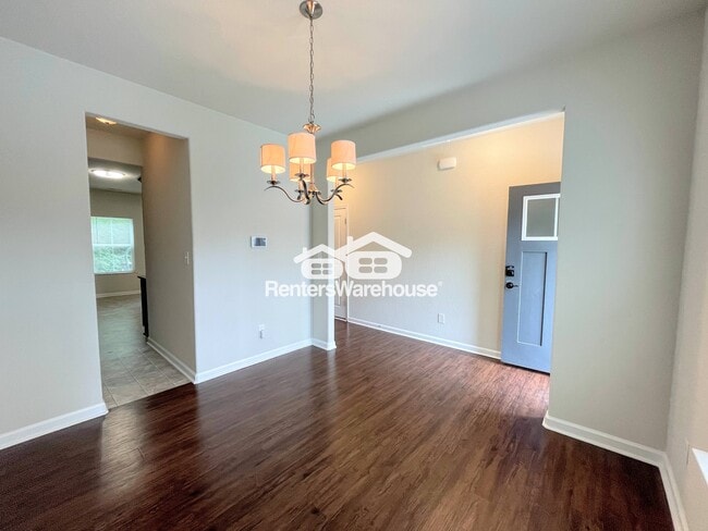 Building Photo - 728 Rosewell Ave