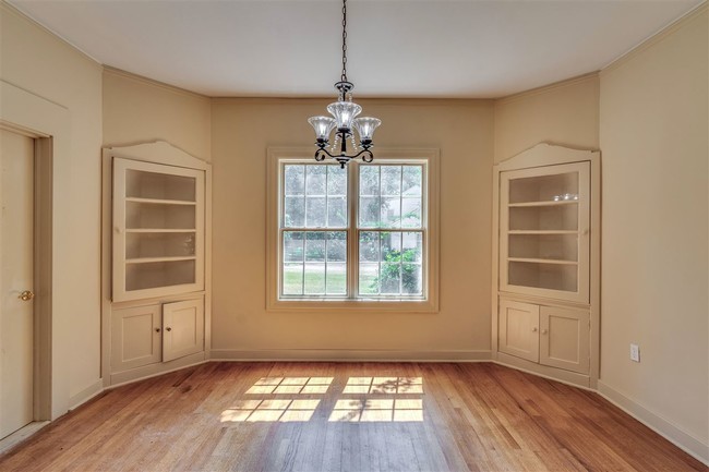 Building Photo - 4105 Oakridge Dr