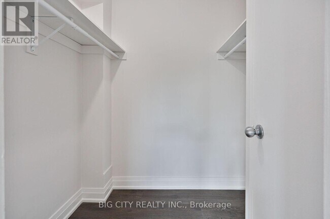 Building Photo - 280-1280 St George St