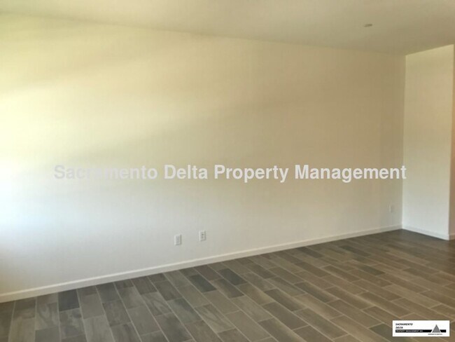 Building Photo - Newer Construction Natomas Home