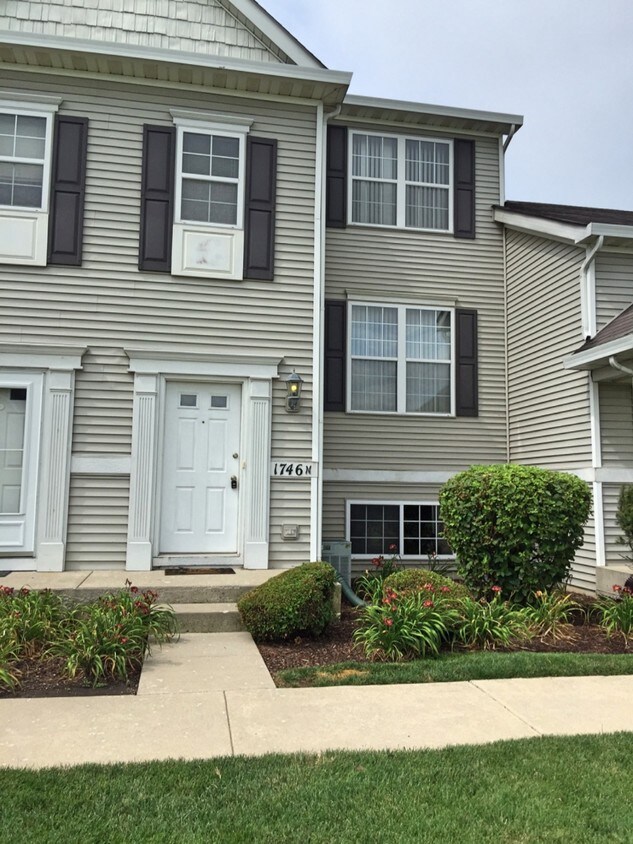 Primary Photo - 1746 Fieldstone Dr N