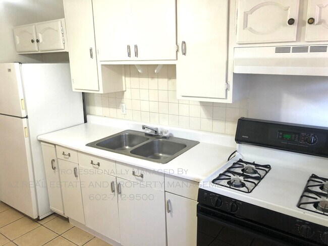 Building Photo - Darling 1 Bed 1 Bath Unit Centrally Located