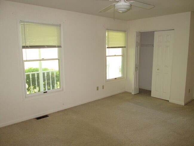 Building Photo - Rare Chesnut Ridge Rental, Quiet Colonial,...