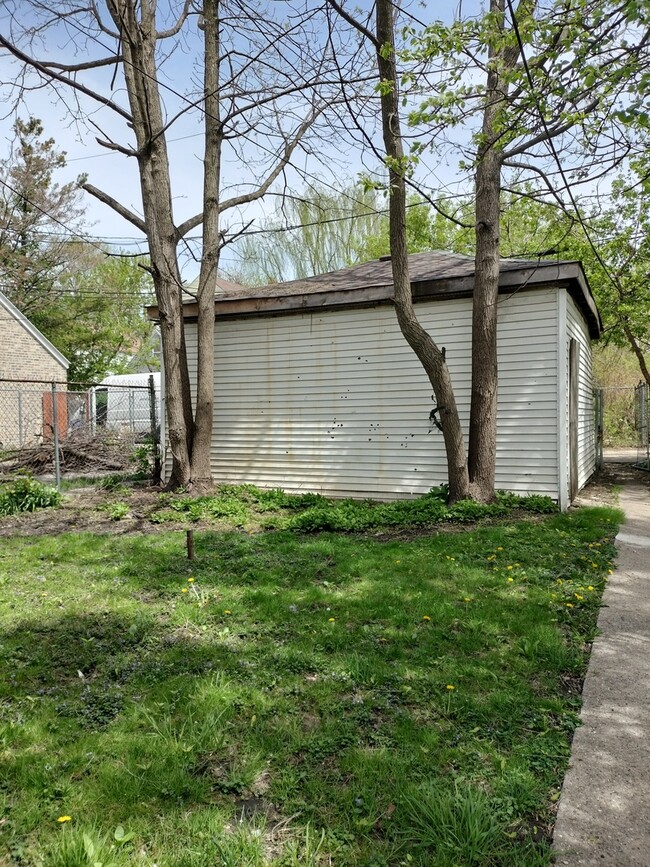 Building Photo - 5139 S Loomis Blvd
