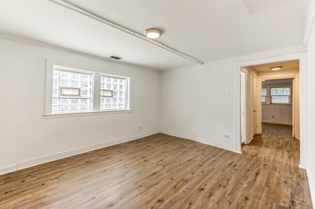 Foto del edificio - 3501 N Albany Ave