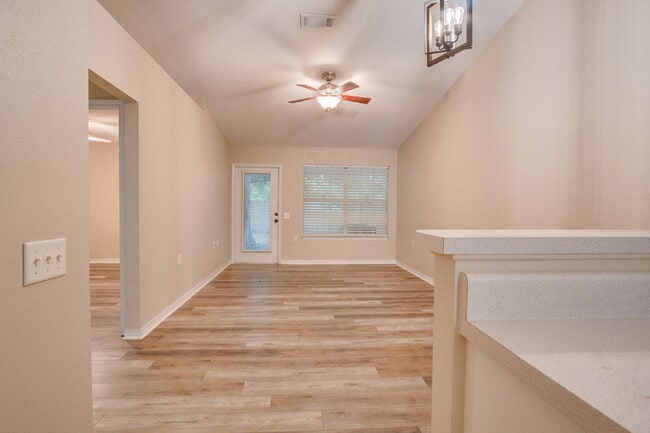 Building Photo - Adorable Updated 2BR Cottage-Style Townhom...