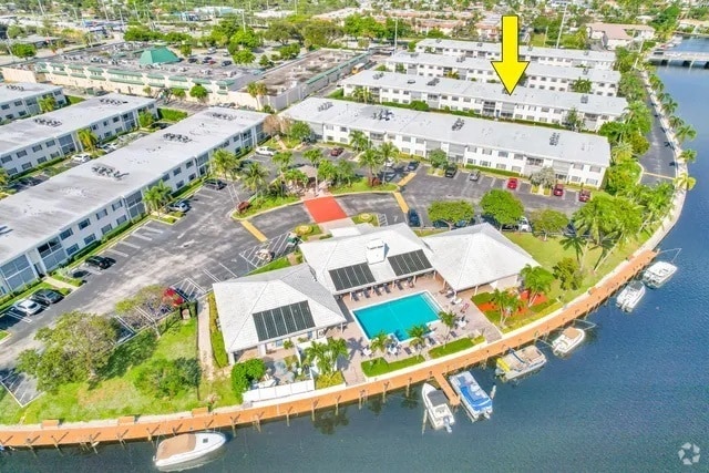 Building Photo - 160 Cypress Club Dr