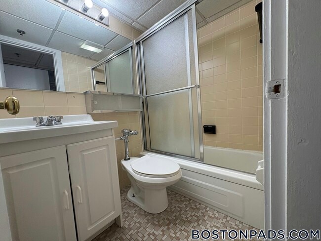 Building Photo - 62 Boylston St