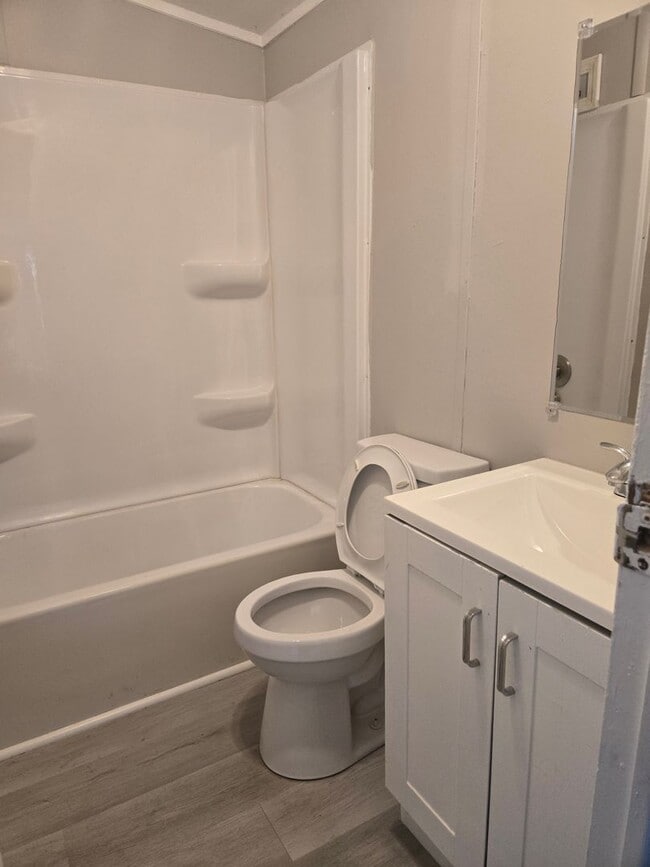 Building Photo - 3 Bedroom, 2 Bath mobile home