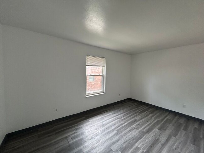 Foto del edificio - 227 Gilbert Ave