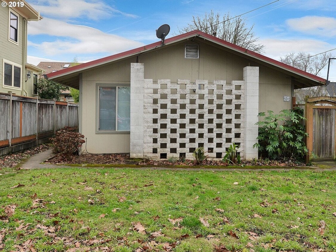 Primary Photo - SFH 119 - Francis Duplex