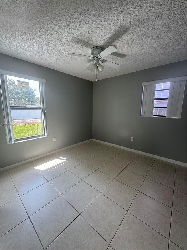 Building Photo - 20500 SW 114th Pl