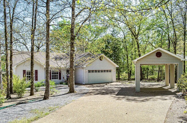 Building Photo - East Gate Area | Home | Unfurnished