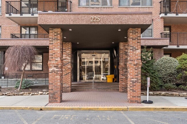 Foto del edificio - 225 St Pauls Ave