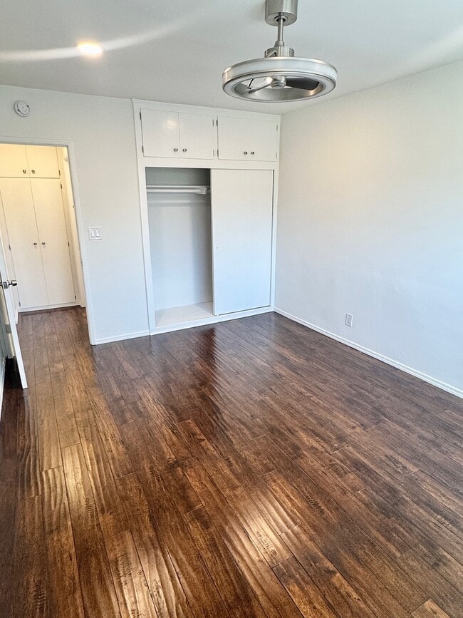 Building Photo - 1130 N Laurel Ave