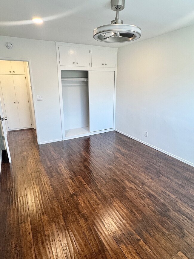 Foto del edificio - 1130 N Laurel Ave