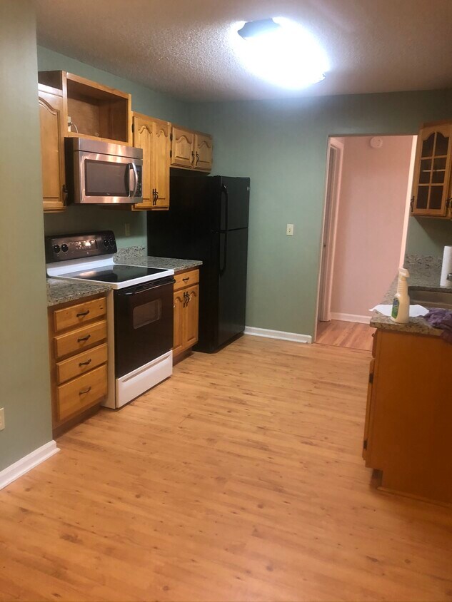 5 Twin Lakes Dr, Fletcher, NC 28732 House for Rent in Fletcher, NC