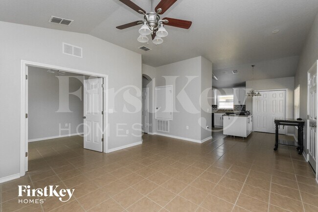 Foto del edificio - 9728 Highland Ridge Dr