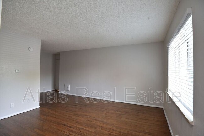 Building Photo - 1420 N Moline St