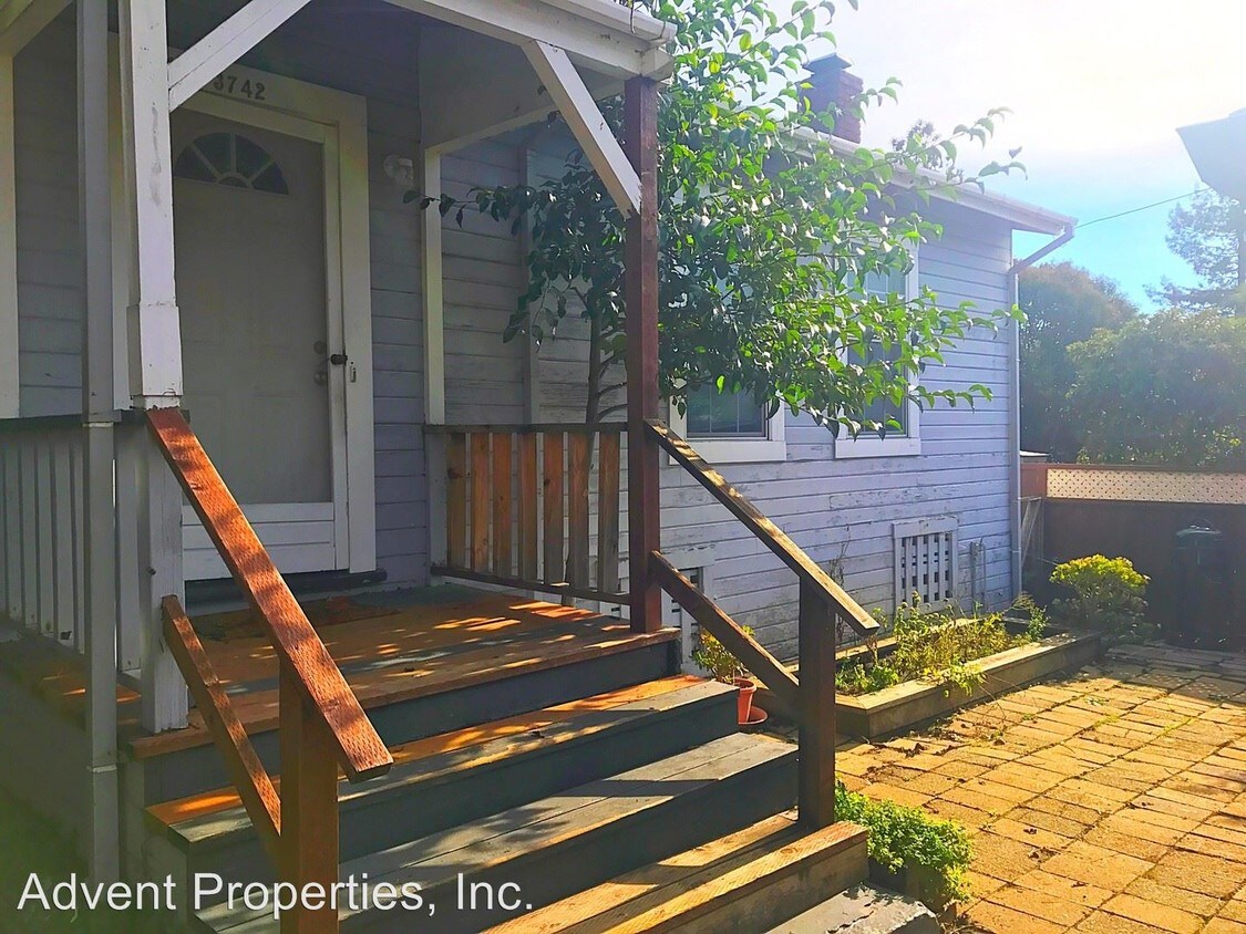 Primary Photo - 3738 Randolph Ave