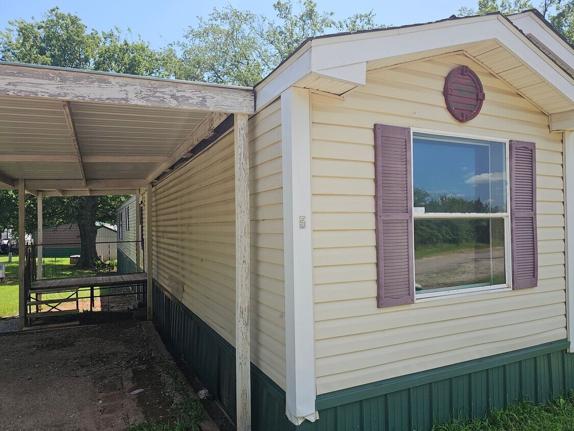 Foto principal - 3 bed 2 bath Mobile Home