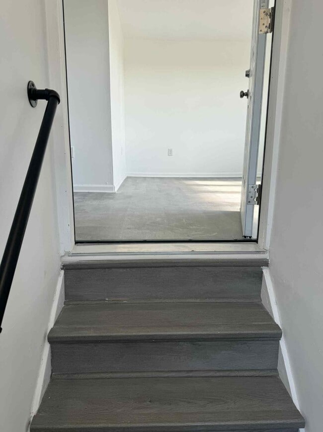 Building Photo - 4656 8th St