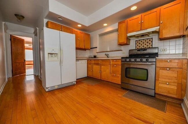 Building Photo - 3450 N Lowell Ave