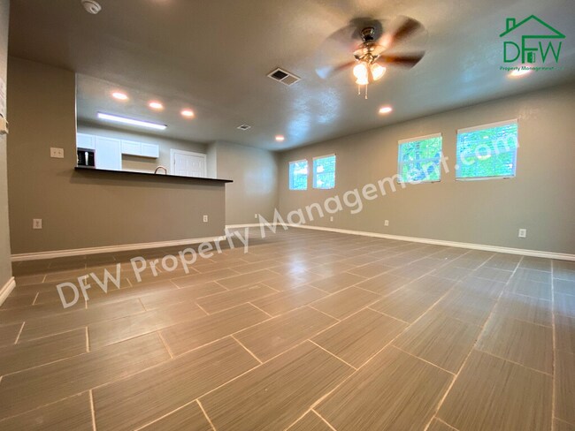 Foto del edificio - Charming 4 Bedroom 2 Bathroom Home on a Corner Lot in Fort Worth!