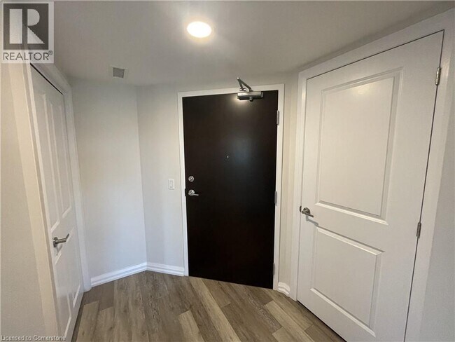 Photo du bâtiment - 778 Laurelwood Dr
