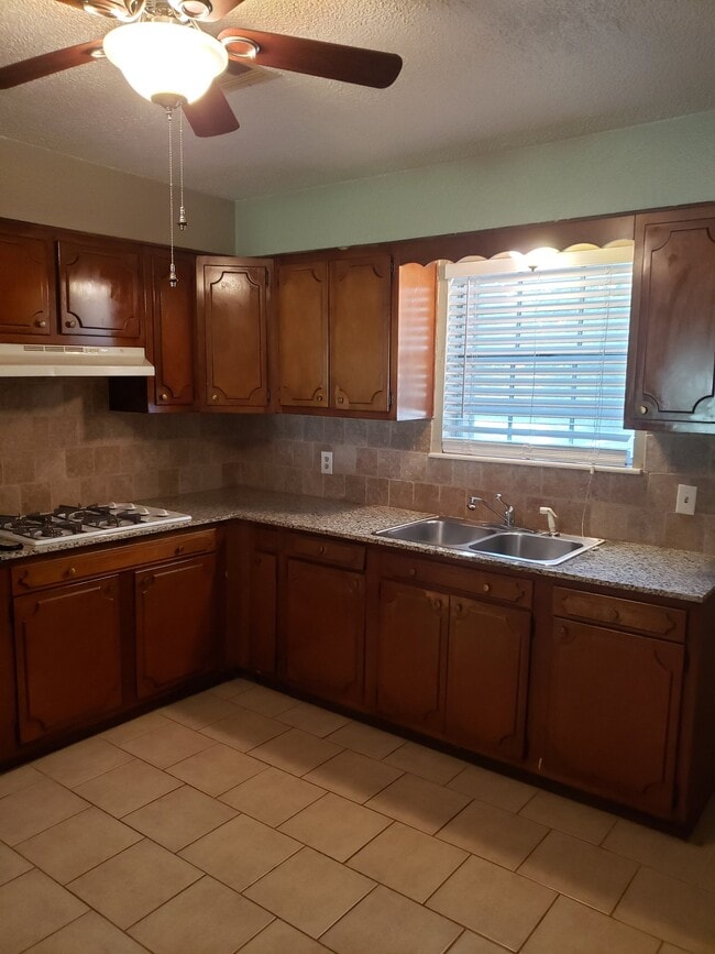 Photo - 652 Lotus Ave (Midwest City, OK) House