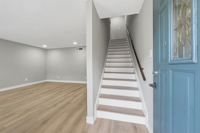 Foto del edificio - 9261 Westwood Village Dr