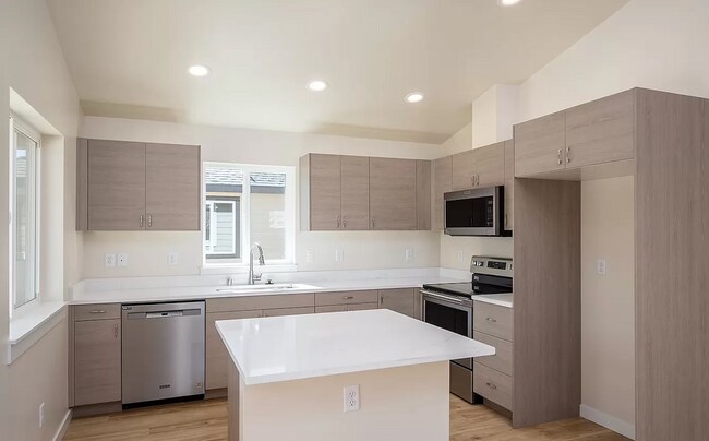 Building Photo - 123 9th Ave