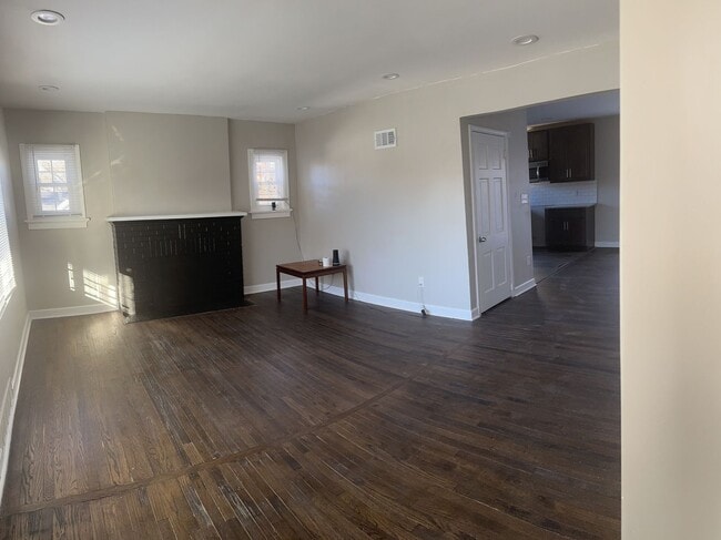 Building Photo - Rehabbed Spacious 3 BR/2.5 BAHouse - Northwoods