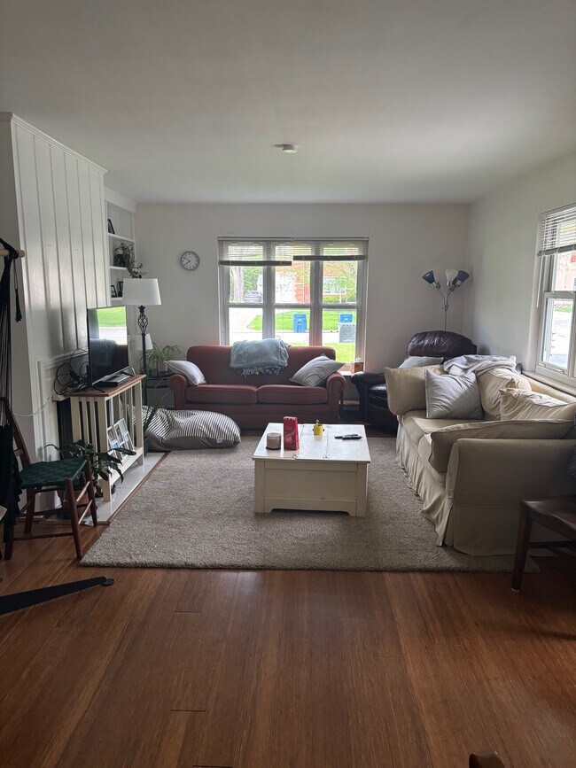 Foto del edificio - 2025 Bretton Pl