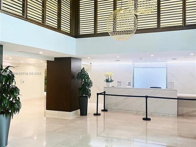 Foto del edificio - 540 Brickell Key Dr