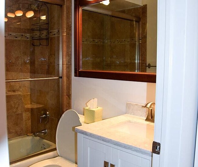 Bathroom - 510 W Fullerton Pky