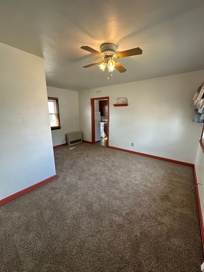 Building Photo - 2 BEDROOM, 1 BATHROOM SINGLE FAMILY HOME