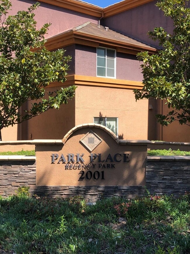 Parque - 2001 Club Center Dr