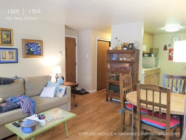 Foto del edificio - 1335 Monroe St