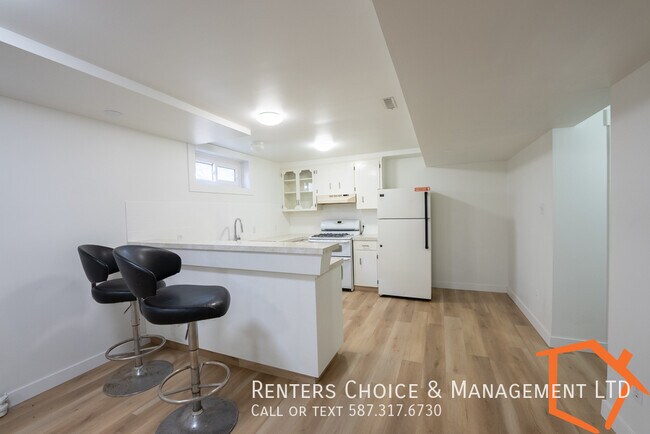 Building Photo - 3 Bedroom basement Suite, Onsite Laundry, ...