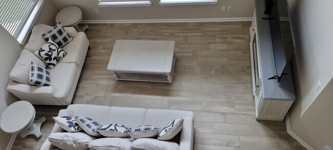 Foto del edificio - 405 Rise Ln