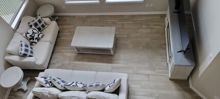 Building Photo - 405 Rise Ln