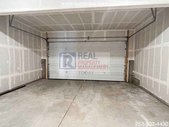 Building Photo - 5 Bedroom House in Bremerton! New Build!