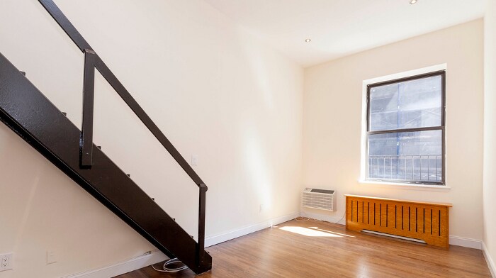 Foto principal - 28 E 13th St