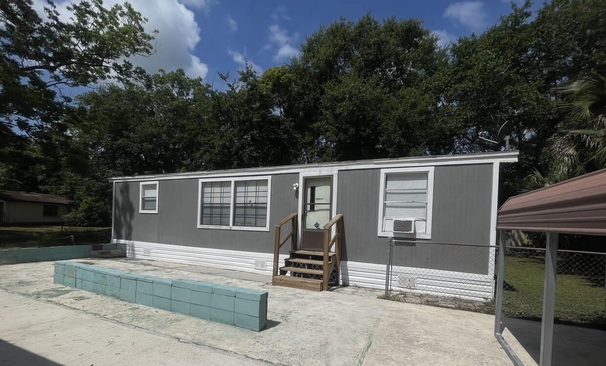 Primary Photo - Lovely Home is Quiet Southwest Jacksonvill...