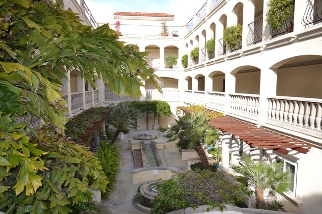 Building Photo - Bankers Hill – 2 BD, 2.5 BA! Two Assigned ...
