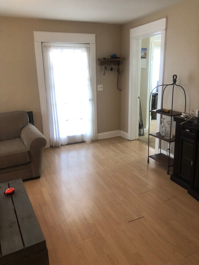 Foto del edificio - 4604 Illinois Ave Unit B